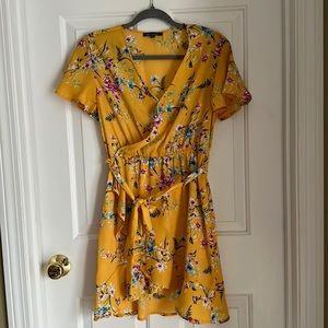 Yellow floral spring dress! Perfect for a wedding guest or shower! Size S